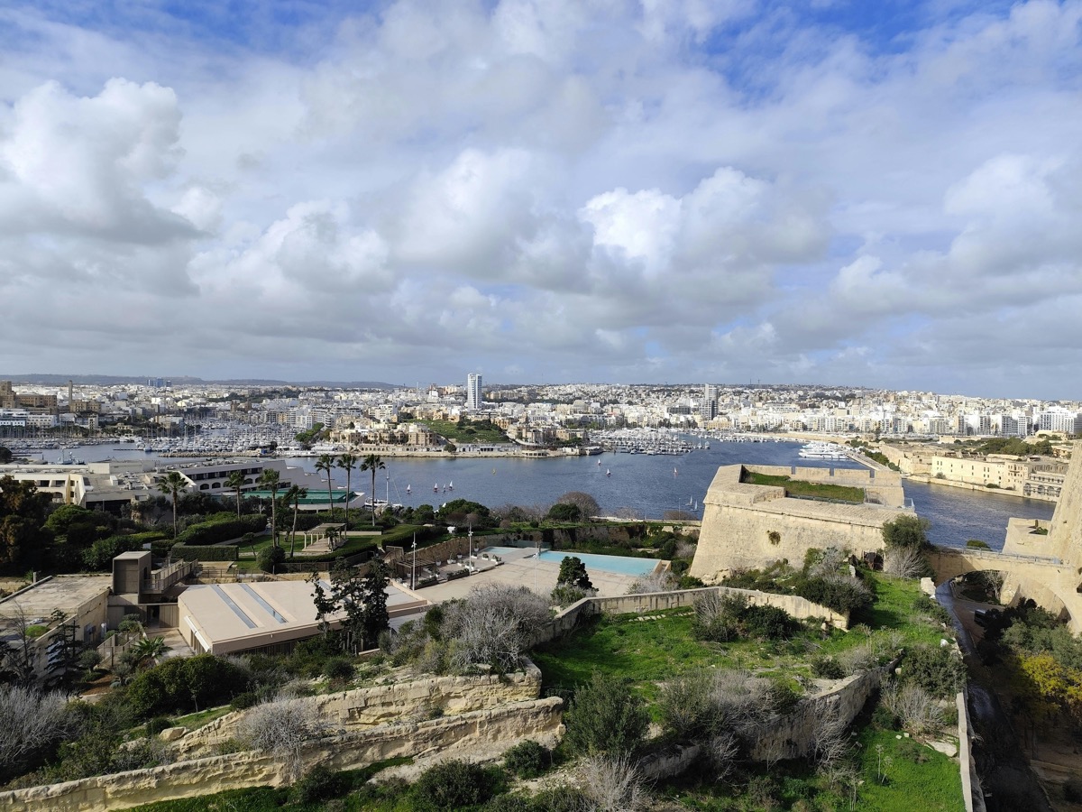 Valletta, capitala Maltei — panoramă cu cupolele bisericilor