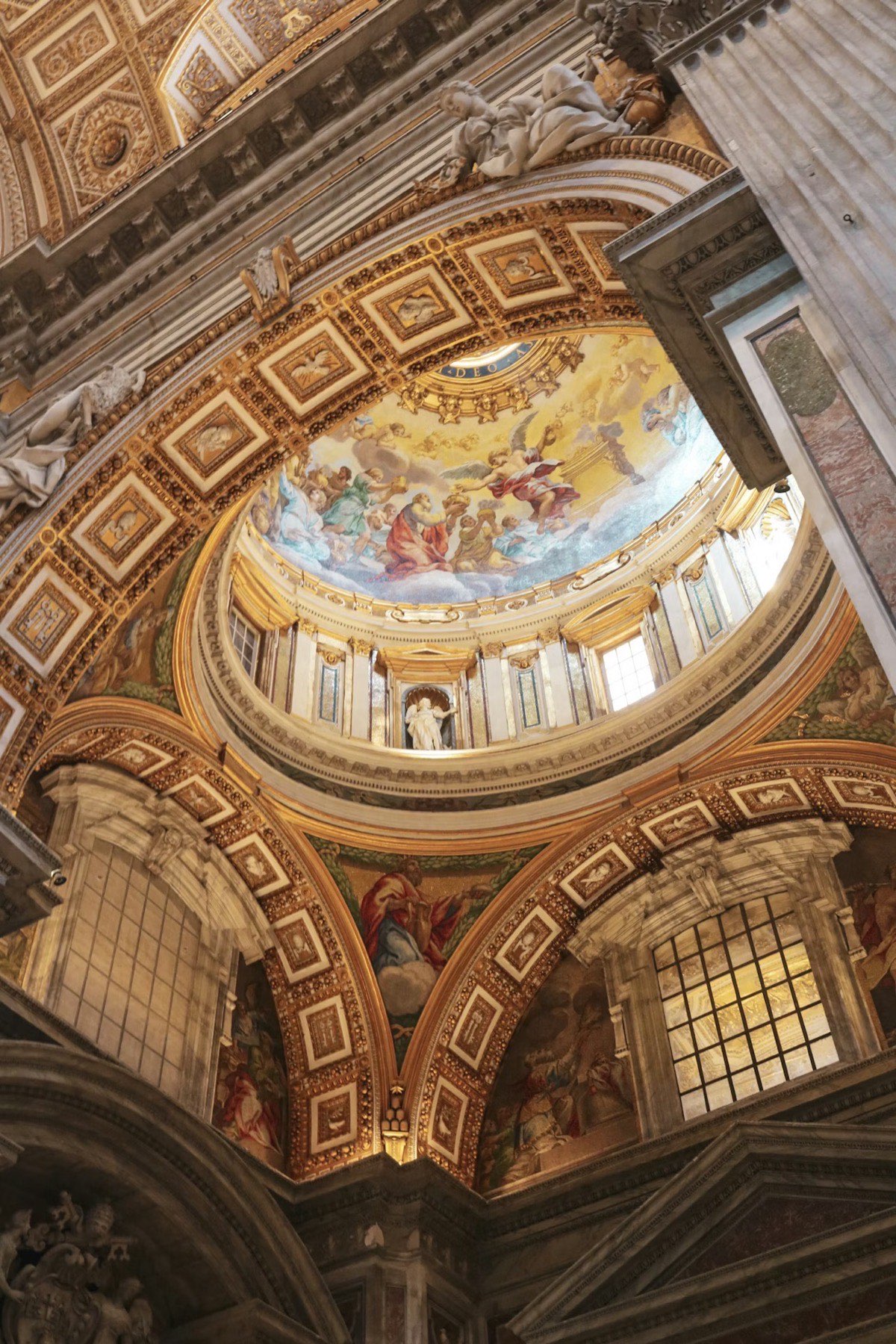 Vedere panoramica asupra Pietei Sfantul Petru de pe cupola bazilicii