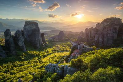 Mănăstirile din Meteora, suspendate între cer și pământ pe stâncile de gresie