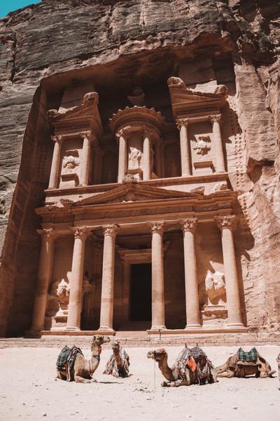 Mănăstirea (Ad-Deir) din Petra, văzută după urcarea celor 800 de trepte